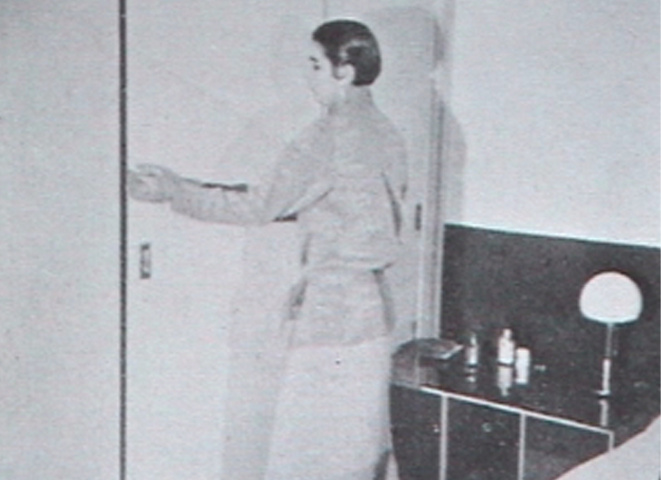 "Wohnmaschine" (Unité d'Habitation), 2002, installation, projection 3:
  'Architects, didactic material' / 'Architekten, Didaktisches',
  video: reproduced photographs (Kirsten Kötter)