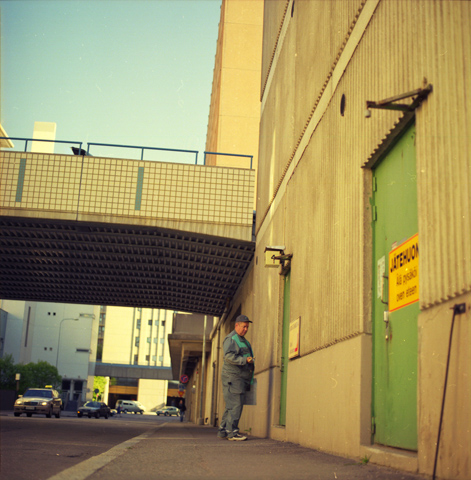 Kirsten K&ouml;tter: Fotoserie Pasila (Helsinki), 2002, hier: untere Ebene, M&uuml;llraum