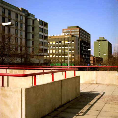 Kirsten K&ouml;tter: Fotoserie Pasila (Helsinki), 2002, hier: obere Ebene