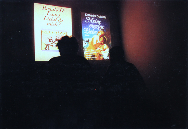 Kirsten K&ouml;tter: 'Liebst du mich?', Buch, 19 Seiten mit 100 Buchcovern, Audiovisuelle Performance mit Franz Klee und Christoph Kolb ('Dein Hackfleisch'), 1997