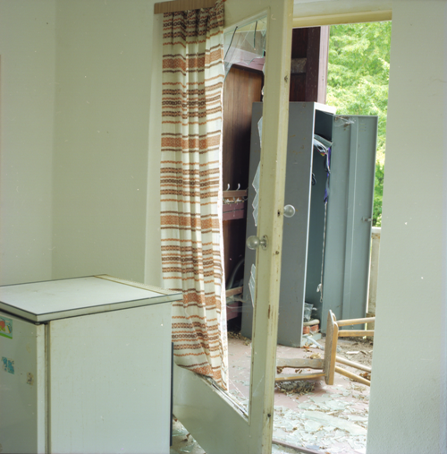 Patio / Terrasse, 2002, photography, digitized medium format negative,
  photo series Jugendherberge Veckerhagen (Kirsten Kötter)