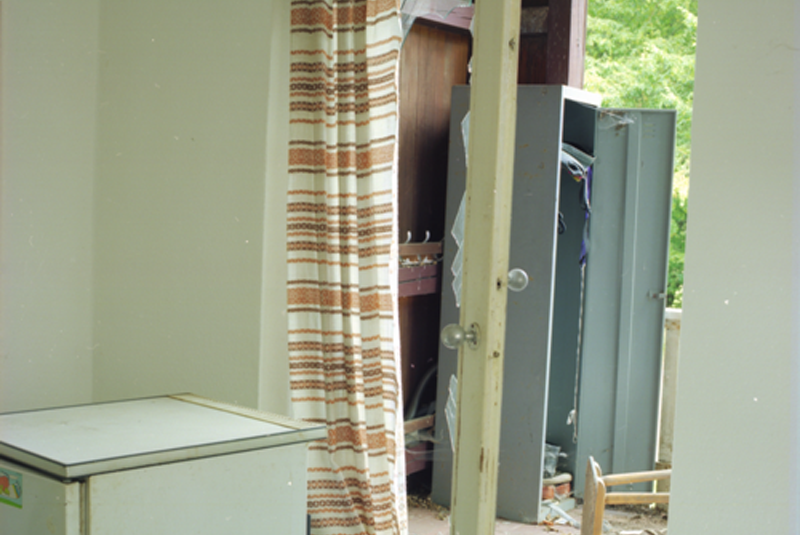 Lounge / Aufenthaltsraum, 2002, photography, 70 × 70 cm (detail), Project: Jugendherberge Veckerhagen
  (Kirsten Kötter)